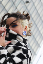 Charger l'image dans la galerie, Boucles d'oreilles - Les Moons ivoire, bleu électrique