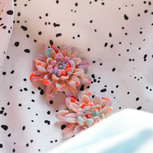 Charger l'image dans la galerie, Boucles d'oreilles - Les dahlia crème terrazzo multicolore