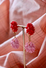 Charger l'image dans la galerie, Boucles d'oreilles - Les double pâquerettes rose et rouge
