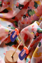 Charger l'image dans la galerie, Boucles d'oreilles - Les Maiko bleu électrique fluo et rose pâle