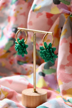 Charger l'image dans la galerie, Boucles d'oreilles - Les créoles dahlia vert