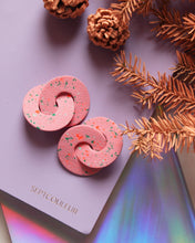 Charger l'image dans la galerie, Boucles d'oreilles - Les Baby Adèle rose pâle mini terrazzo texturé