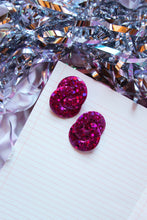 Charger l&#39;image dans la galerie, Boucles d&#39;oreilles - Les Baby Adèle rose fuchsia paillettes holographiques