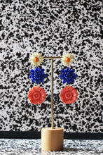 Charger l&#39;image dans la galerie, Boucles d&#39;oreilles - Les Bonnie bleu électrique et rose