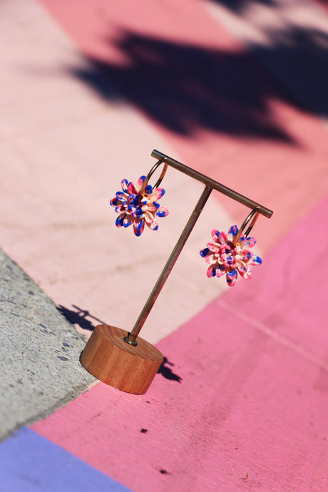 Boucles d'oreilles - Les créoles dahlia multicolores bleu & fluo