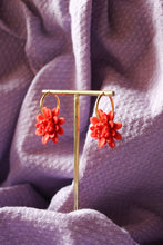 Charger l&#39;image dans la galerie, Boucles d&#39;oreilles - Les créoles dahlia rouge