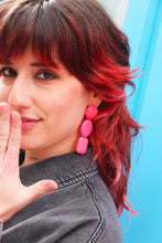 Charger l'image dans la galerie, Boucles d'oreilles - Les Amanda rose fluo