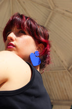 Charger l'image dans la galerie, Boucles d'oreilles - Les Big hearts bleu électrique