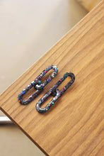 Charger l'image dans la galerie, Boucles d'oreilles - Les chainettes paillettes noires holographiques