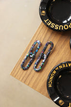Charger l'image dans la galerie, Boucles d'oreilles - Les chainettes paillettes noires holographiques