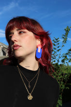 Charger l'image dans la galerie, Boucles d'oreilles - Les Geisha fluo, bleu électrique et rose pâle