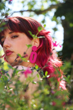 Charger l'image dans la galerie, Boucles d'oreilles - Les Khyra fuchsia granité