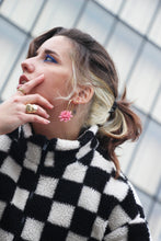 Charger l'image dans la galerie, Boucles d'oreilles - Les BIG créoles dahlia rose pâle