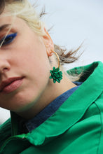 Charger l'image dans la galerie, Boucles d'oreilles - Les BIG créoles dahlia vert