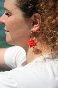 Boucles d'oreilles - Les BIG créoles dahlia rouge