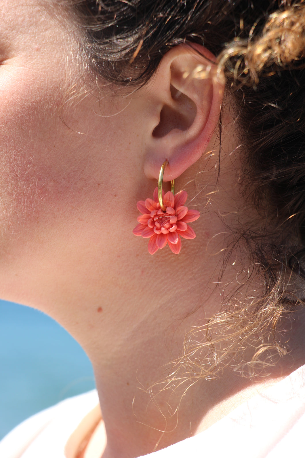 Boucles d'oreilles - Les créoles dahlia rose saumon