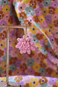 Boucles d'oreilles - Les créoles dahlia rose paillettes de couleurs