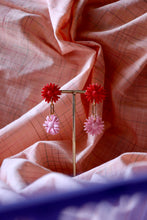 Charger l&#39;image dans la galerie, Boucles d&#39;oreilles - Les double pâquerettes rose et rouge